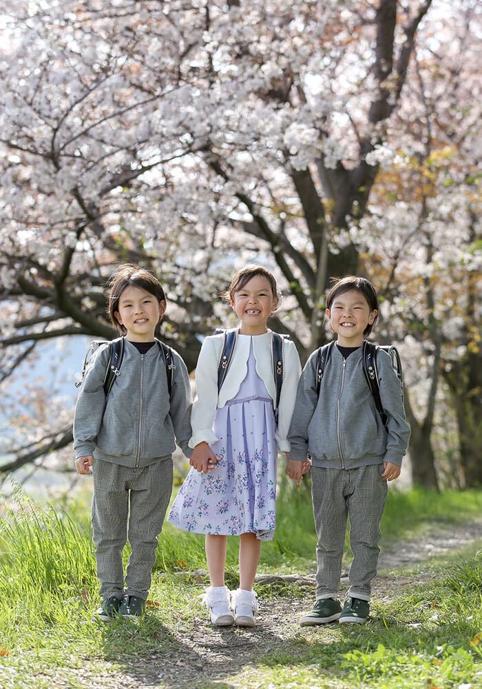 桜で入学記念のロケーション撮影