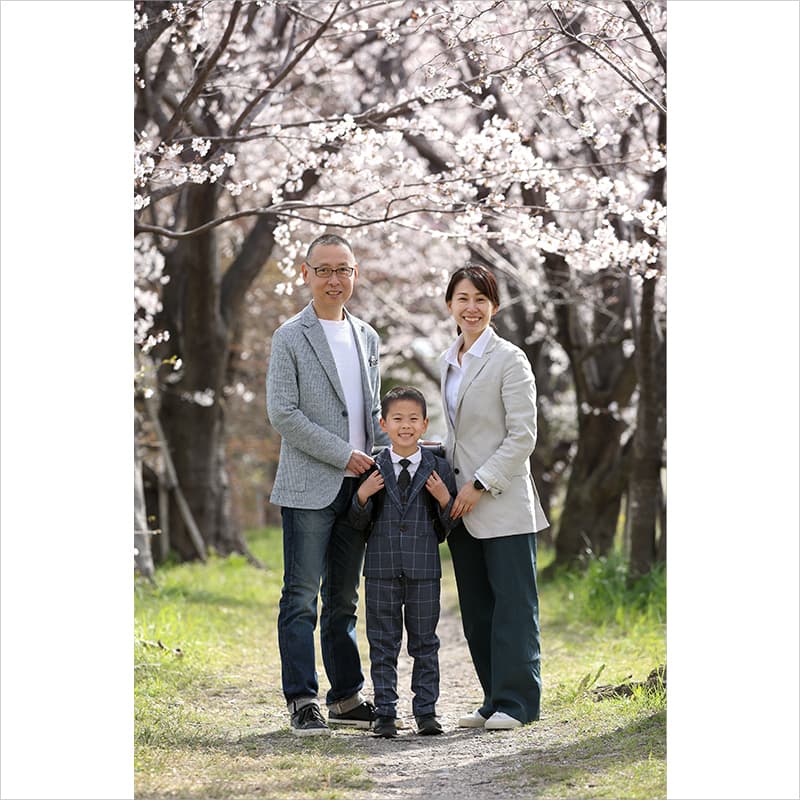 桜で入学記念のロケーション撮影