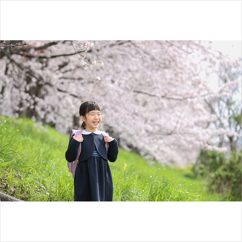 桜で入学記念のロケーション撮影
